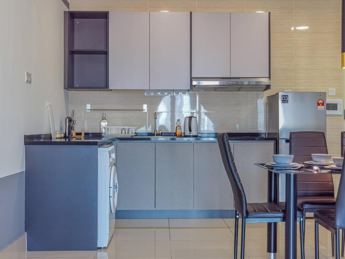 Pangsapuri Lovely 2 Bedroom W Pool For 6 Pax - Chan Sow Lin Kuala Lumpur